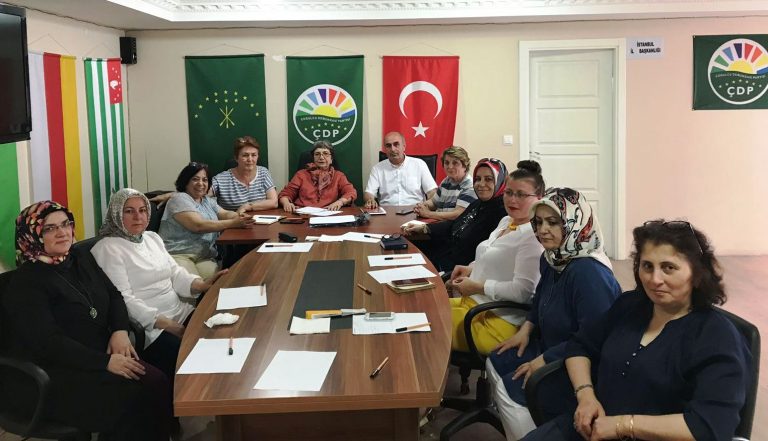 kadınlar toplandi